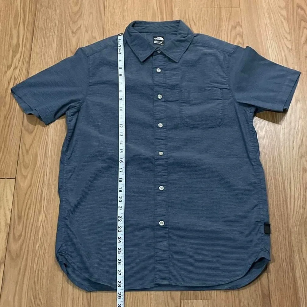 The North Face Men’s Short Sleeve Button Down Shirt Small Blue Striped Pocket